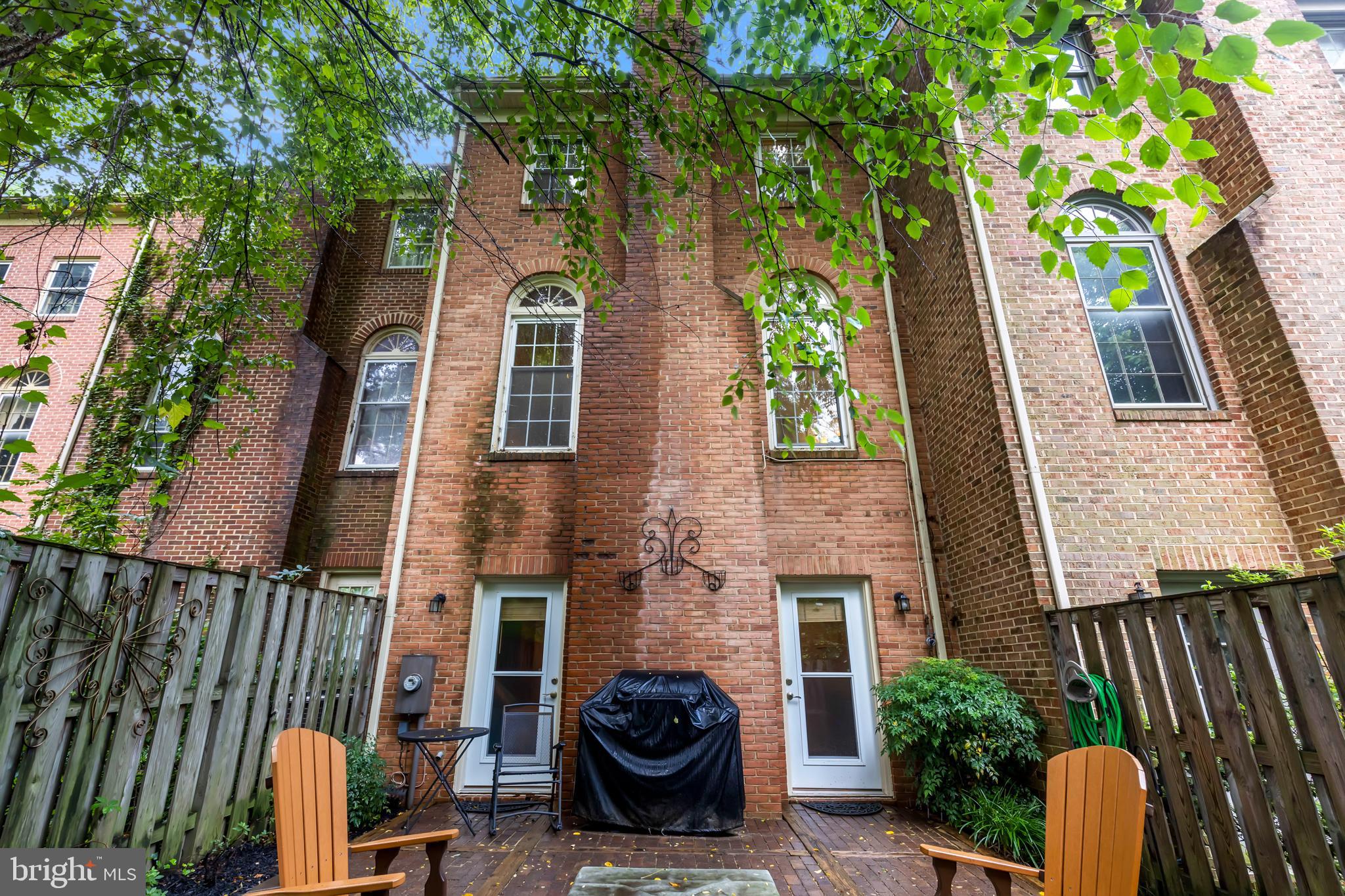 THE GLEN OF CARLYN - Residential