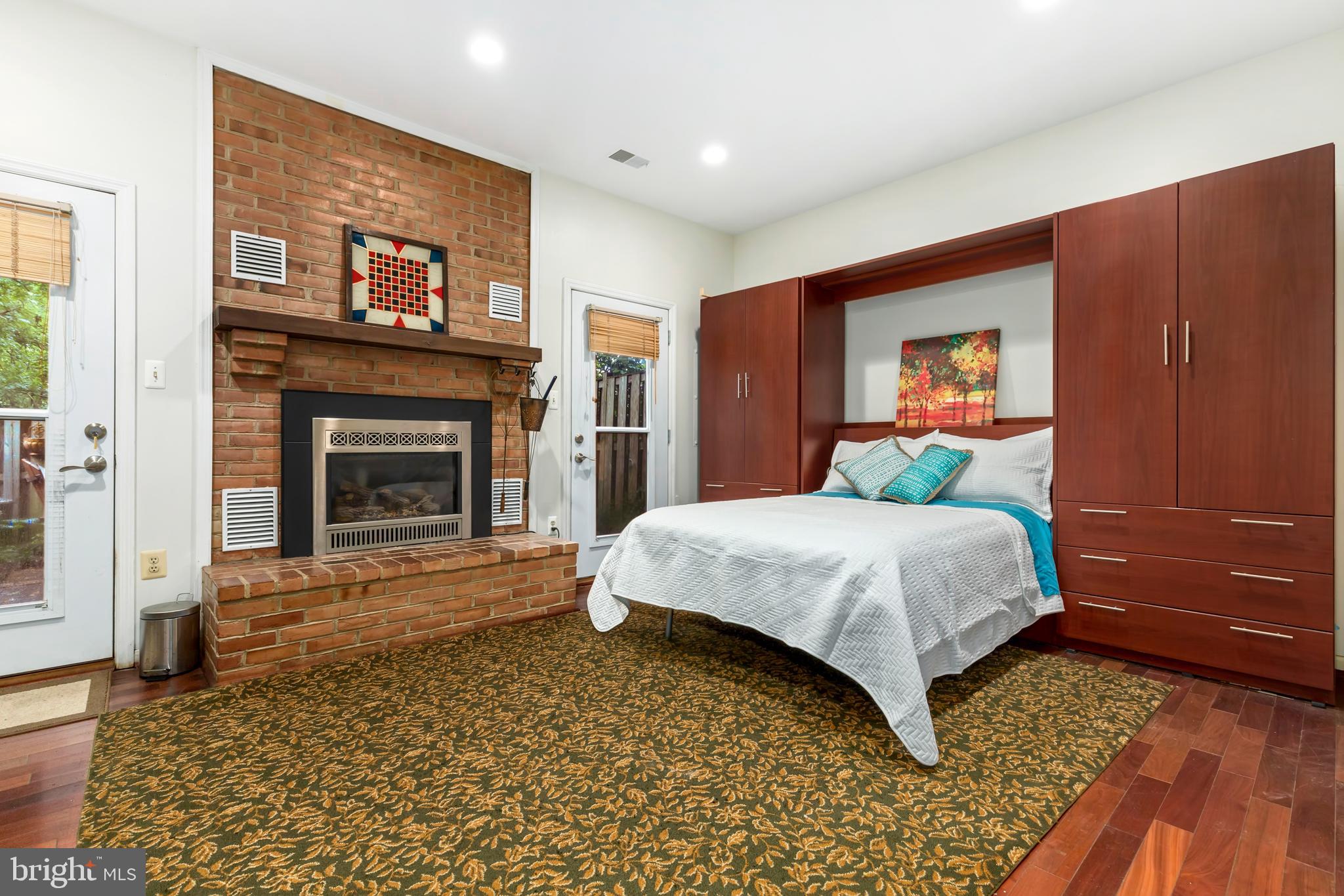 THE GLEN OF CARLYN - Residential