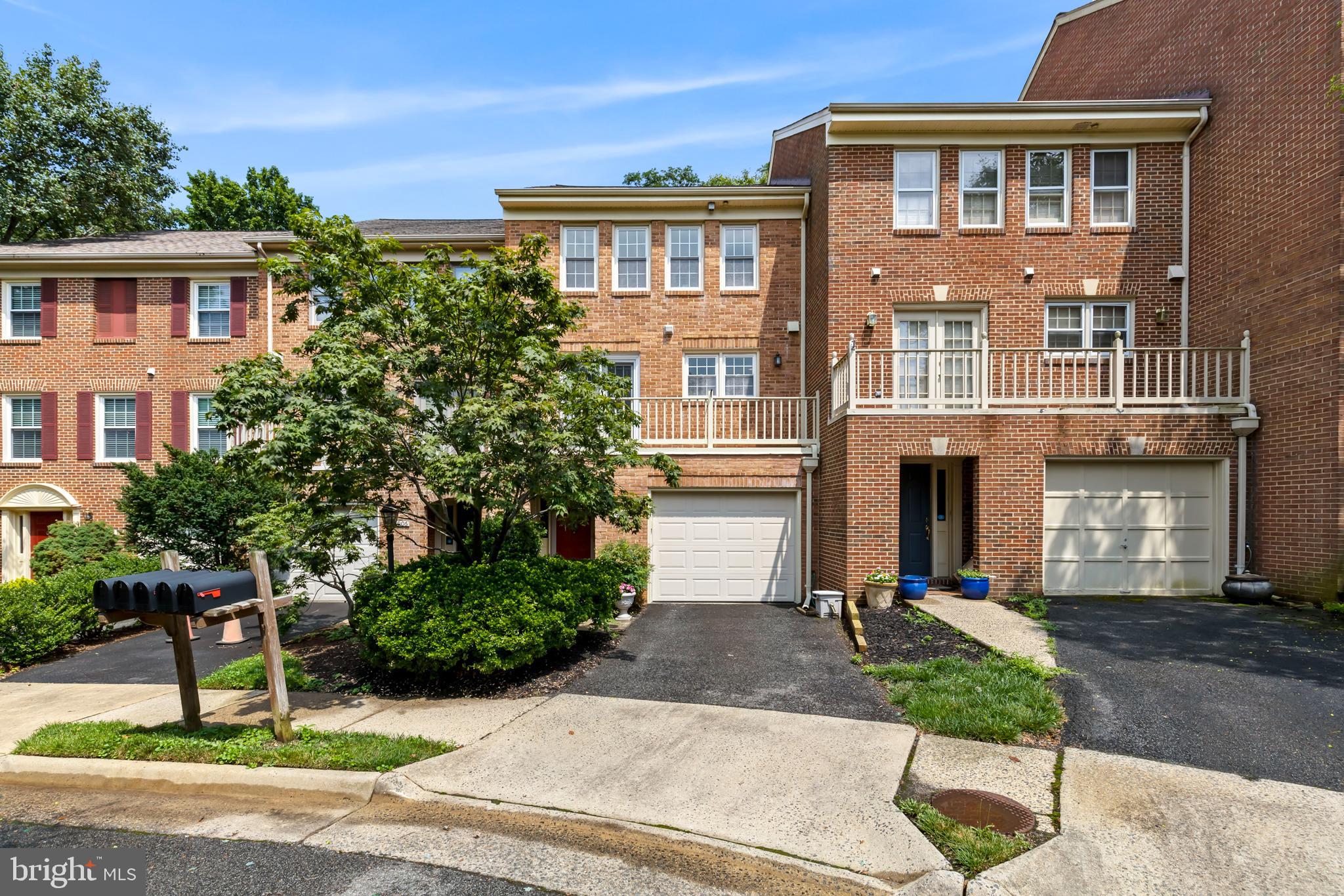 THE GLEN OF CARLYN - Residential