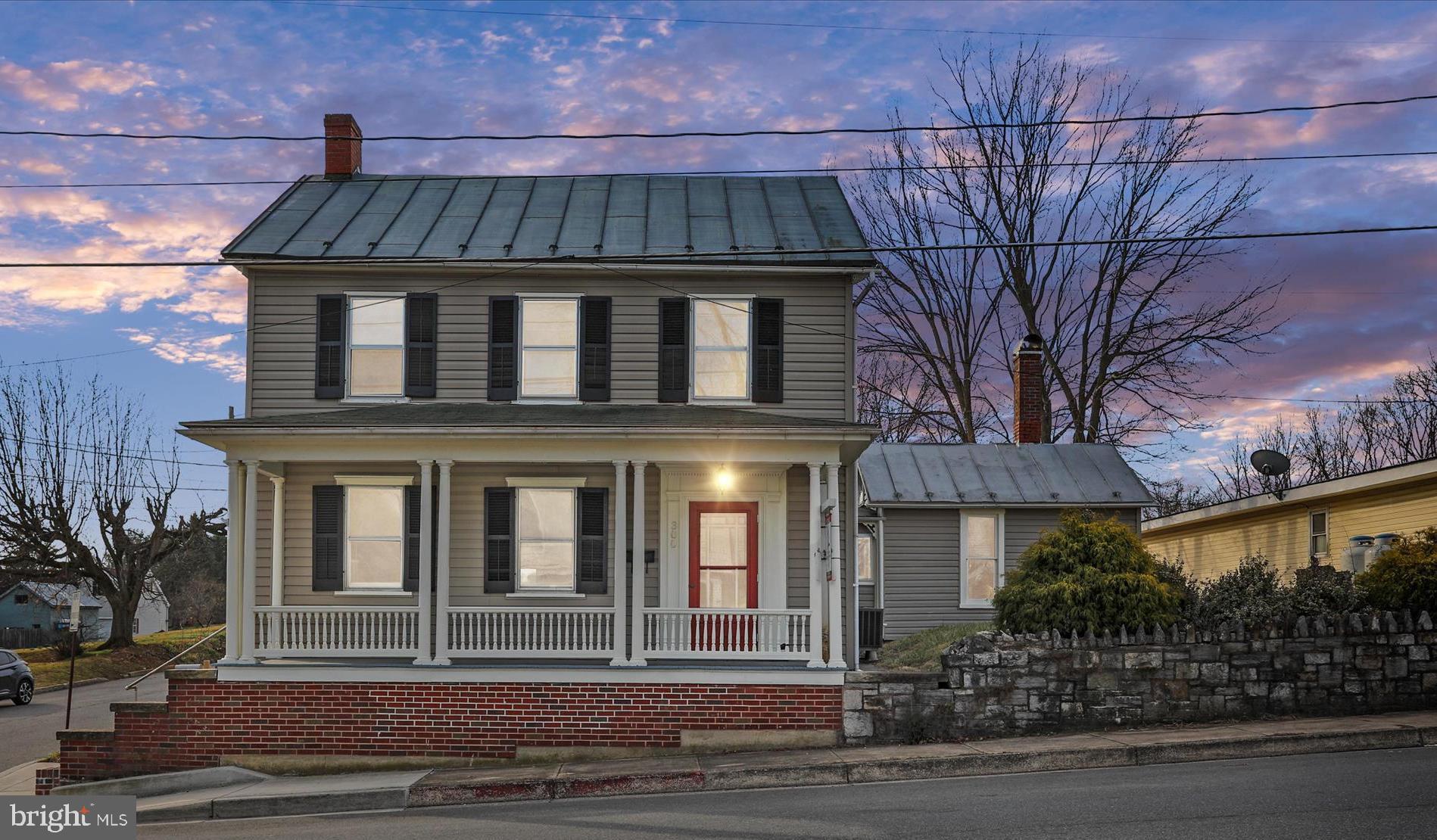 300 W MAIN STREET