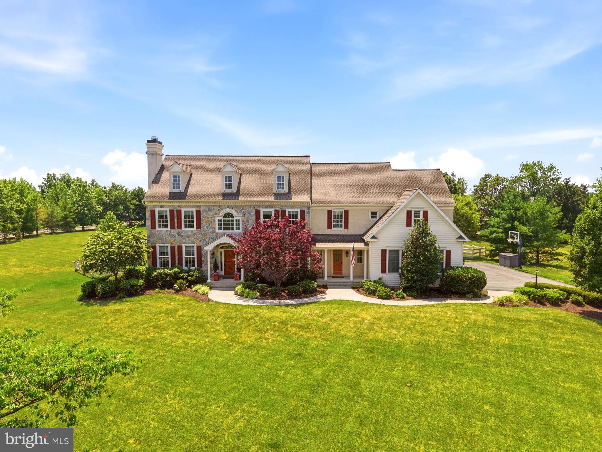 879 ASHBOURNE WAY
