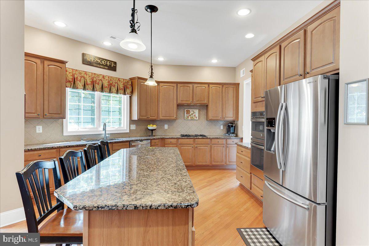 RIVERCREST - Residential