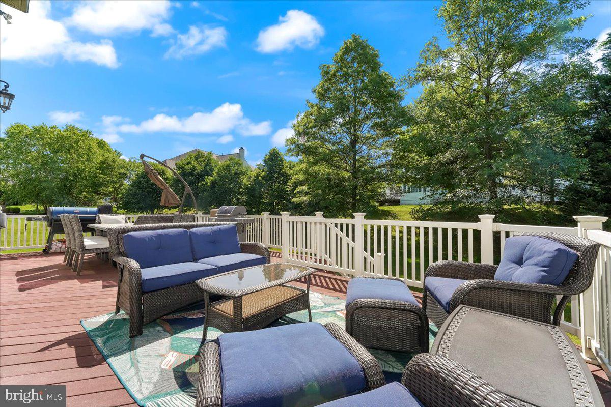 RIVERCREST - Residential