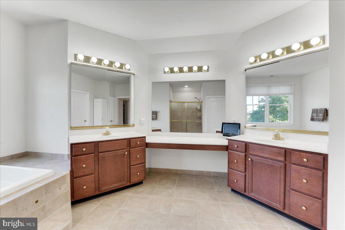 RIVERCREST - Residential