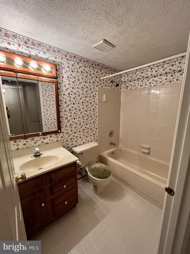 VILLAGE AT THOMAS RUN - Residential