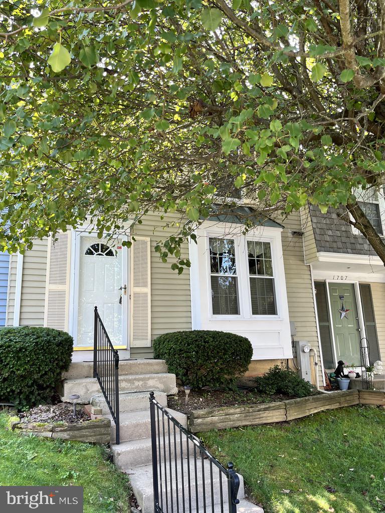 VILLAGE AT THOMAS RUN - Residential