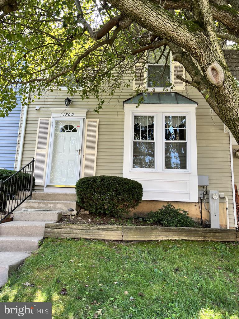 VILLAGE AT THOMAS RUN - Residential