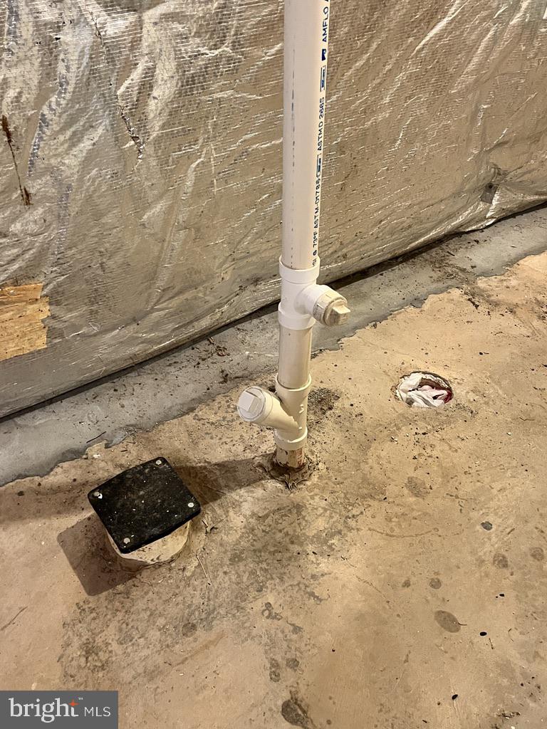 VILLAGE AT THOMAS RUN - Residential