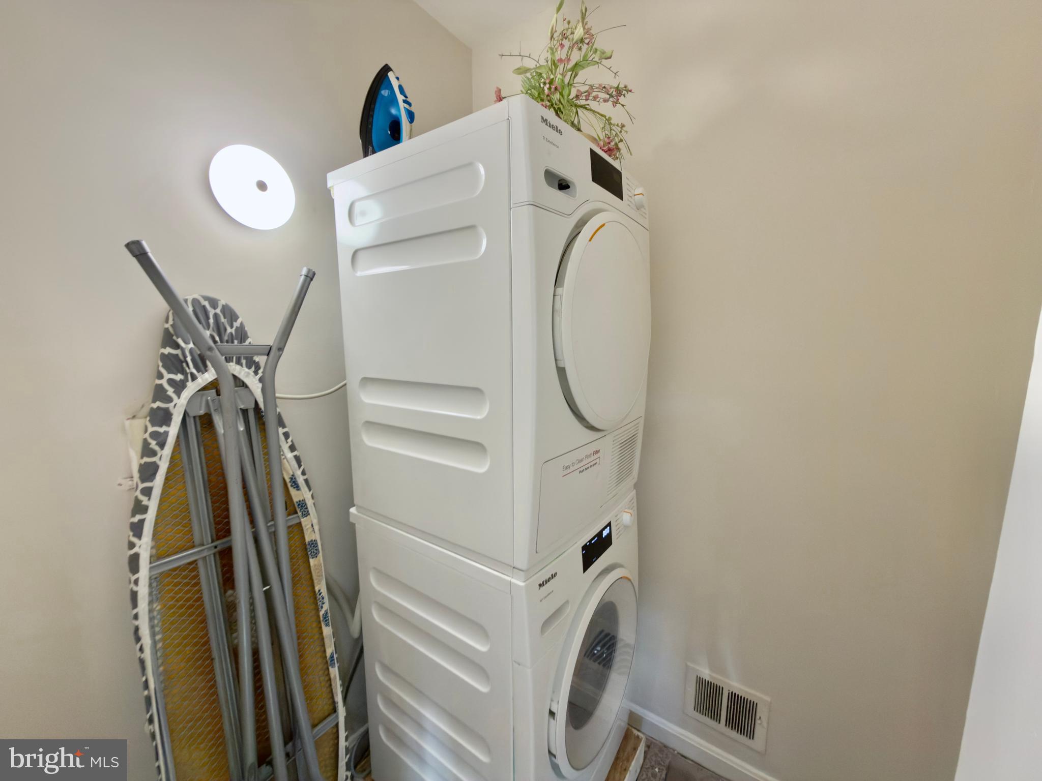 CHARLESTOWNE VILLAGE - Residential