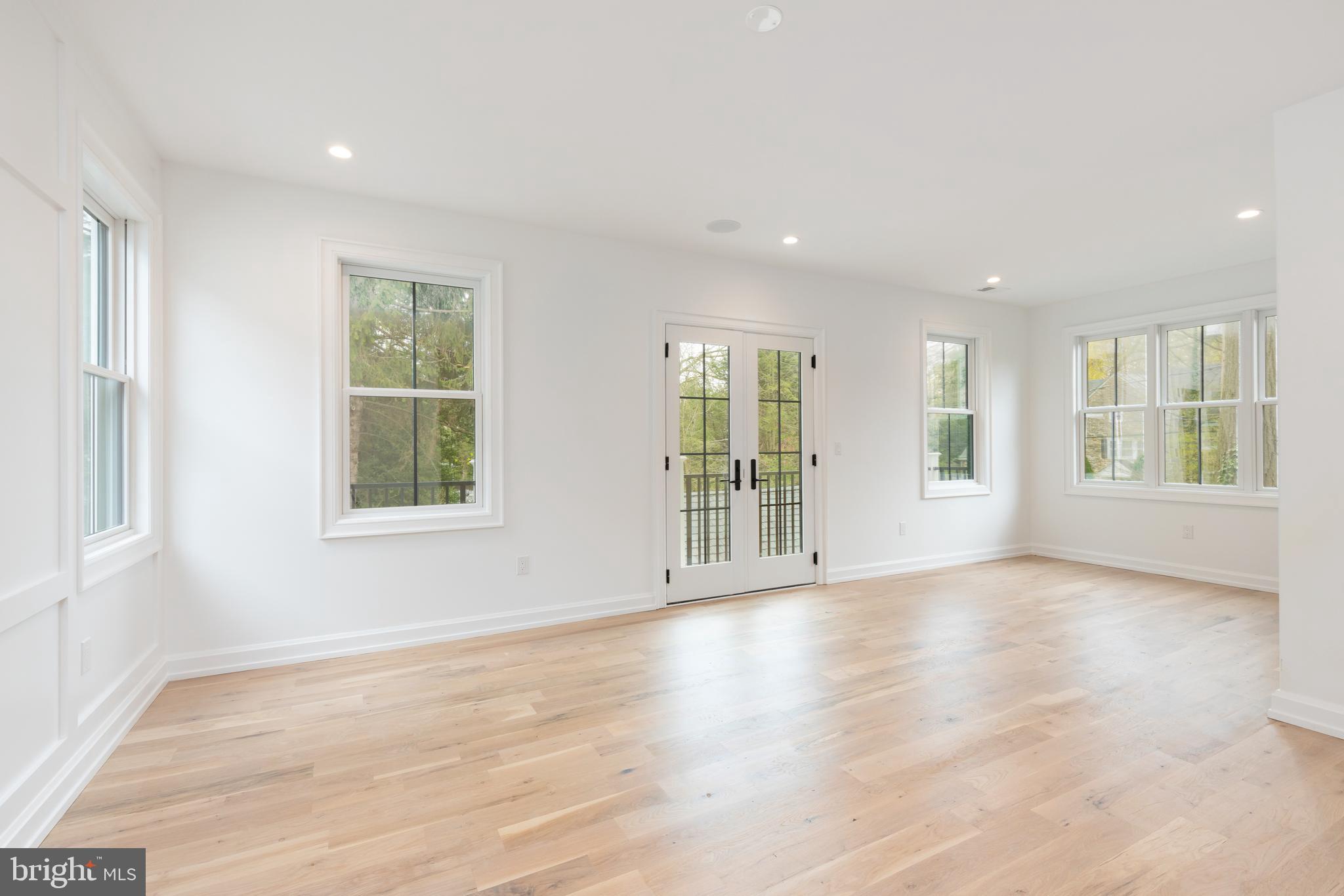 CHESTNUT HILL - Residential