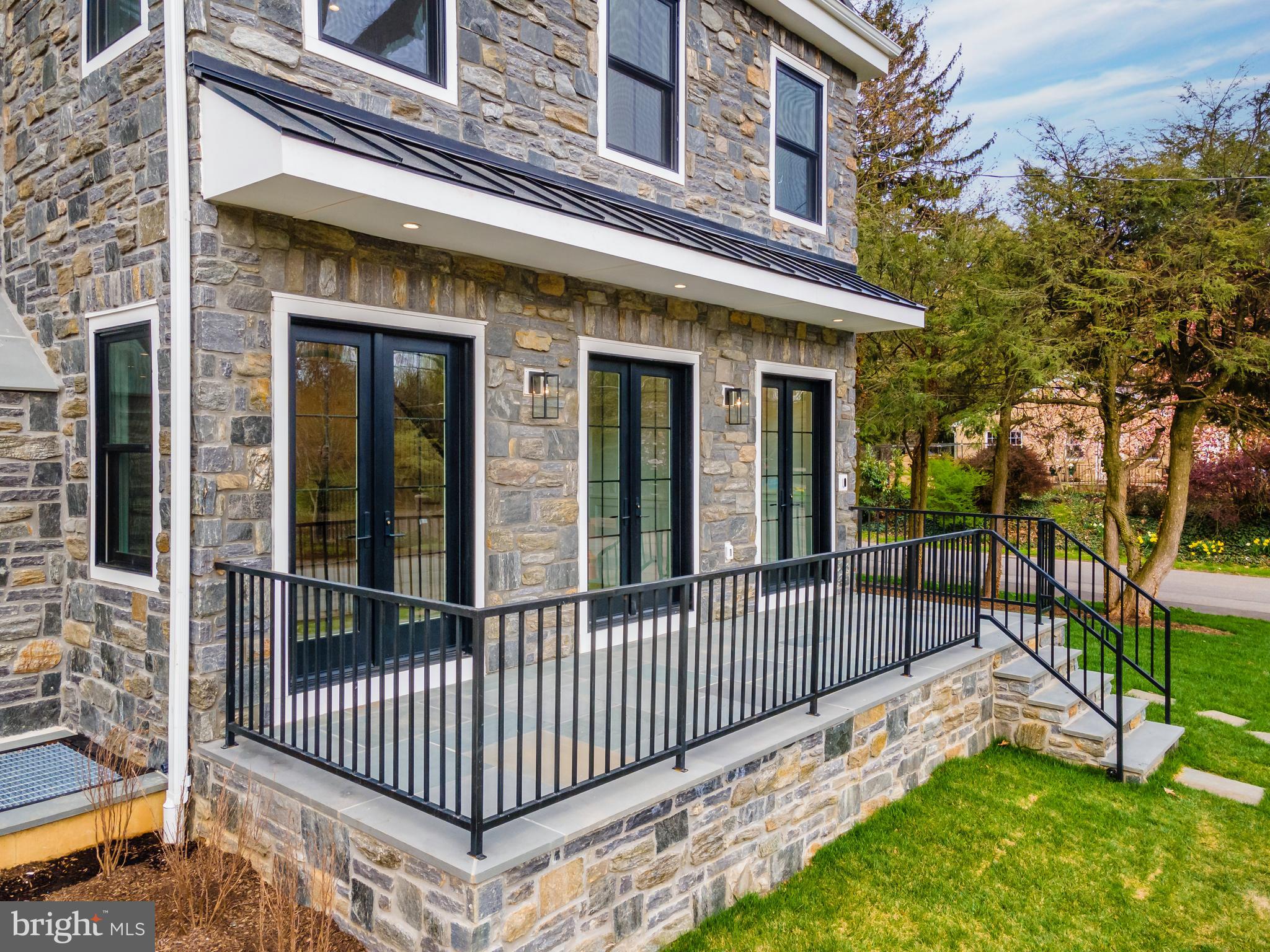 CHESTNUT HILL - Residential