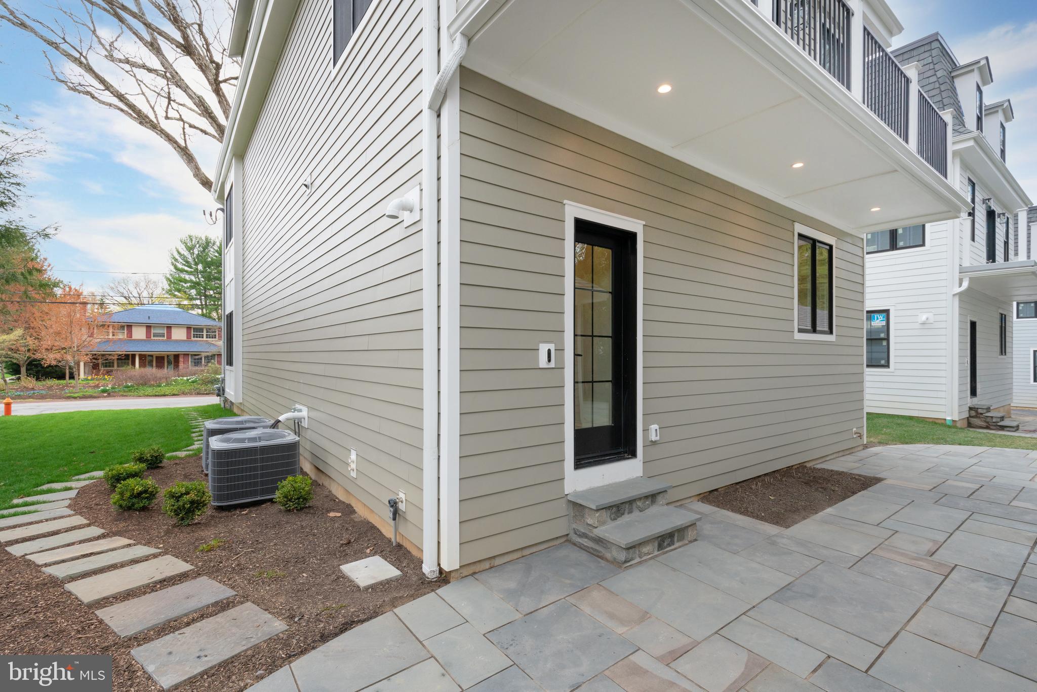 CHESTNUT HILL - Residential