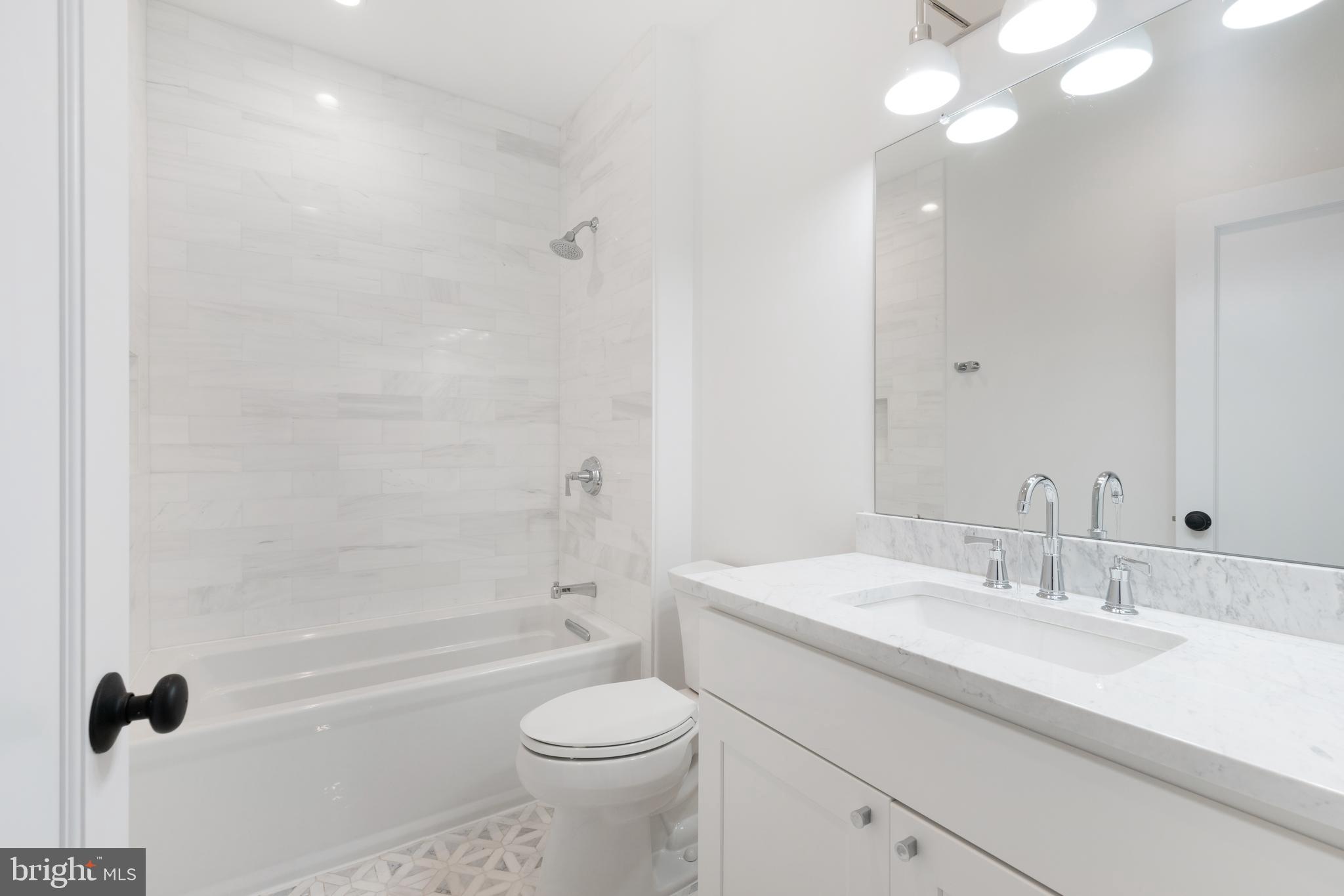 CHESTNUT HILL - Residential