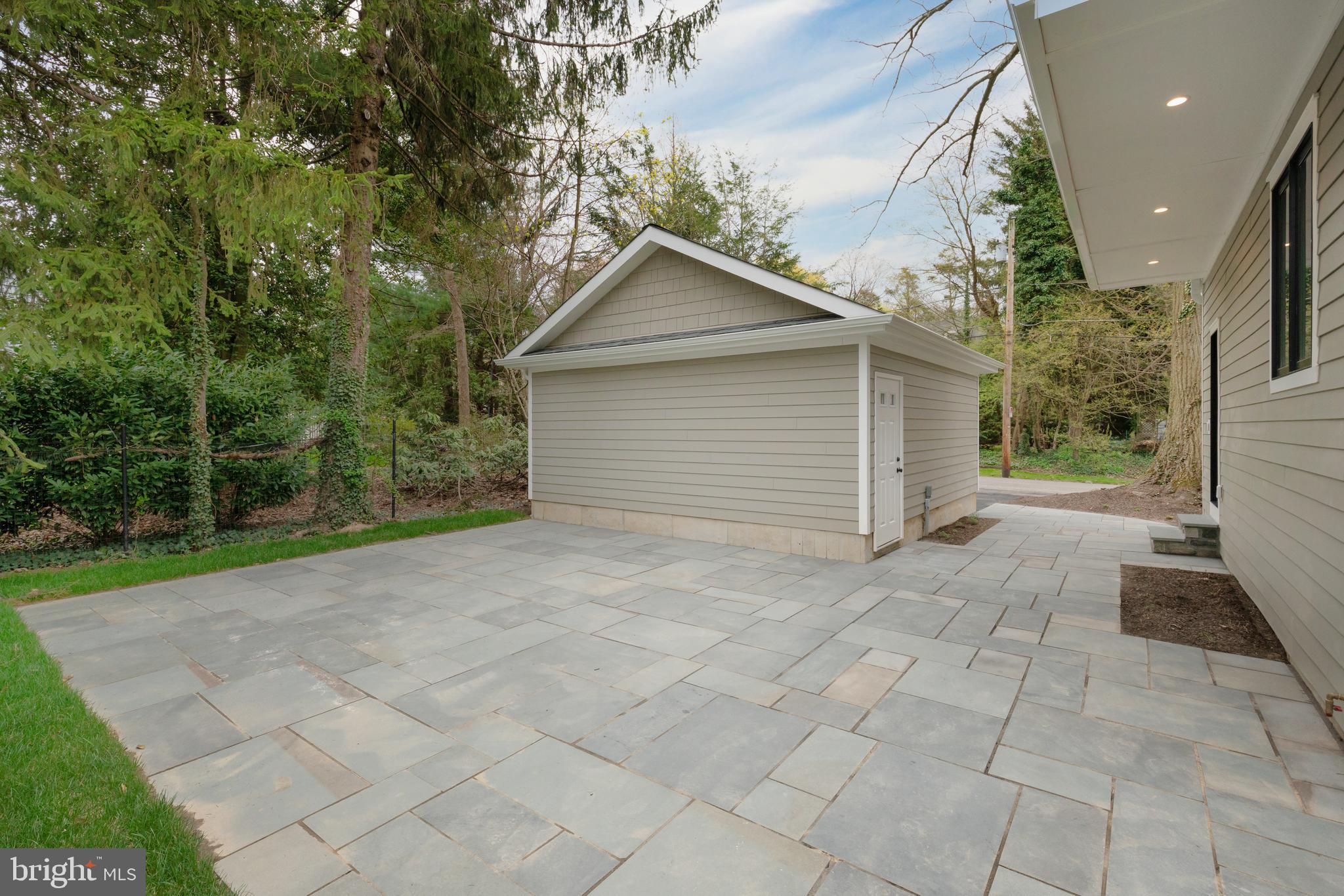 CHESTNUT HILL - Residential