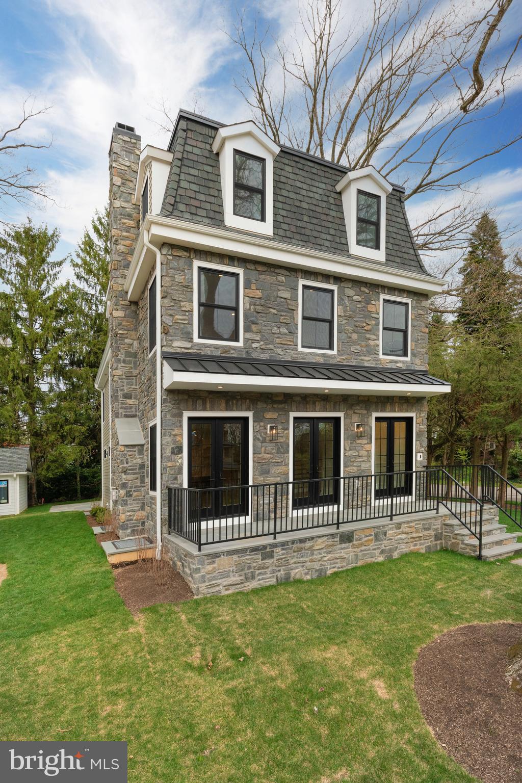 CHESTNUT HILL - Residential