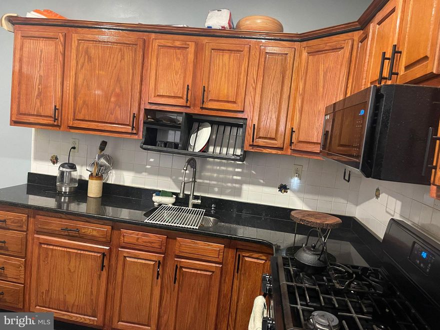 Brick front row w/ formal LR and DR, kitchen. Exit to rear yard. 2nd fl: 3 beds,  modern 1 bath. Basement: semi-finished. Central air system.

Investors welcome. 

This property is eligible for Neighbor First Buyer program offering $4,000+