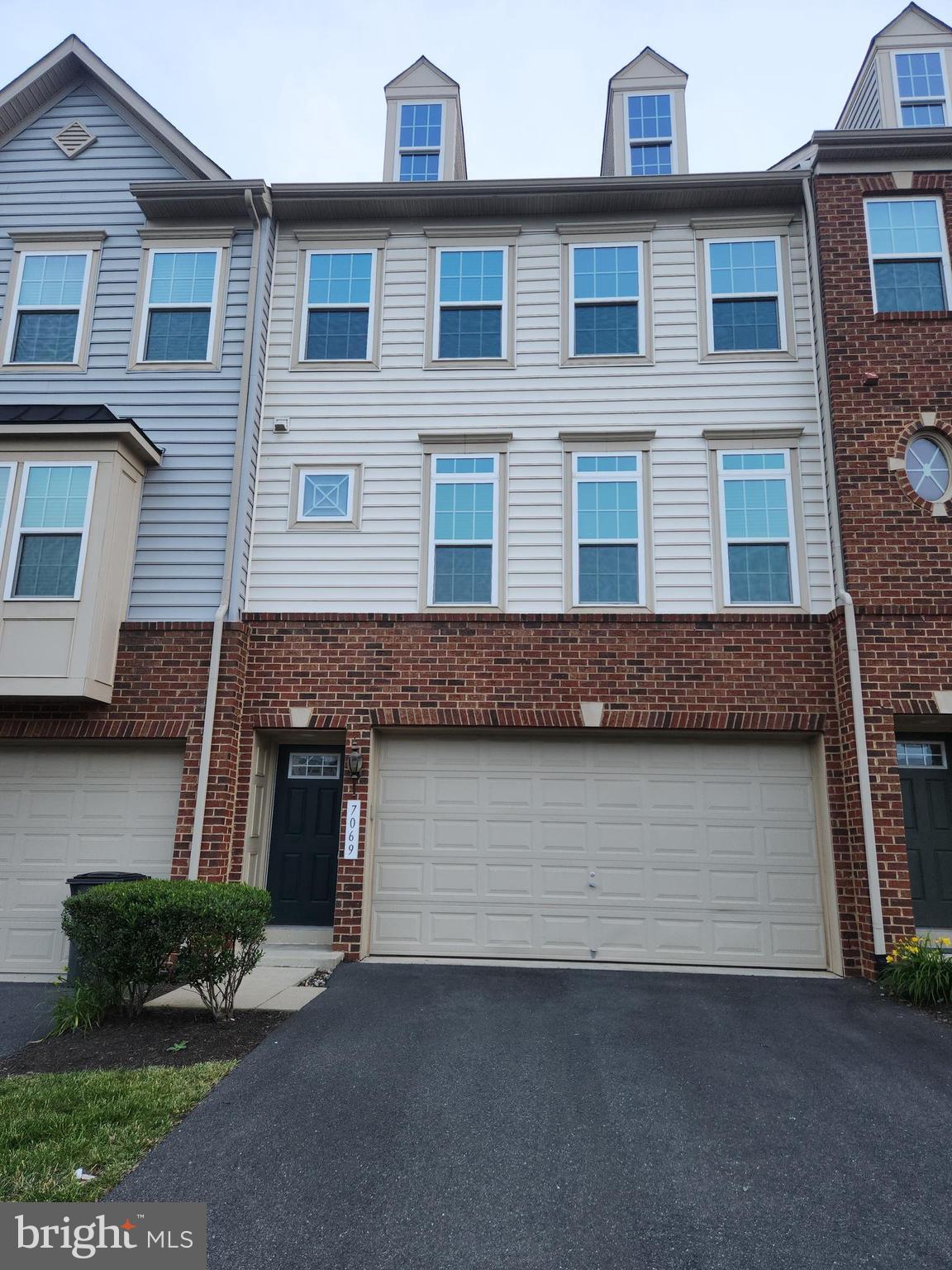 Immaculately maintained 3 bedroom, 3 and 1/2 bath Townhome featuring gourmet kitchen with granite countertop and stainless steel appliances, hardwood floors throughout the main level, walkout finished basement with full bathroom, extension on 3 levels, spacious master bedroom with walk-in closet, master bathroom, laundry on bedroom level. Commuters' dream location: few minutes to I-66, Rte 29, & Rte 15 and close proximity to major services, shopping & entertainment (Novant Hospital, VA Gateway, Old Town Haymarket Restaurants, Haymarket Village Center (Walmart, Kohls, ...).