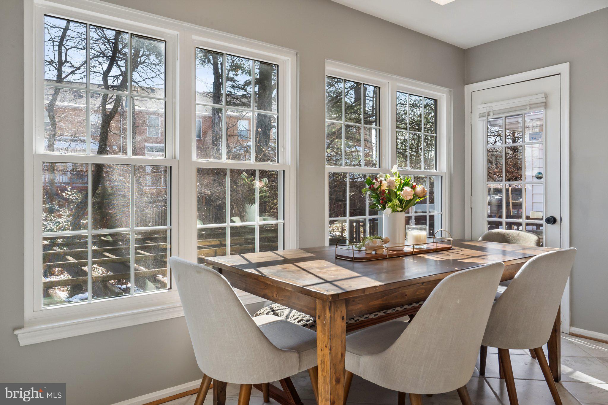 MIRROR RIDGE - Residential