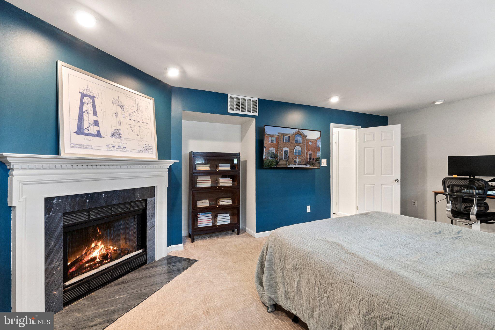 MIRROR RIDGE - Residential