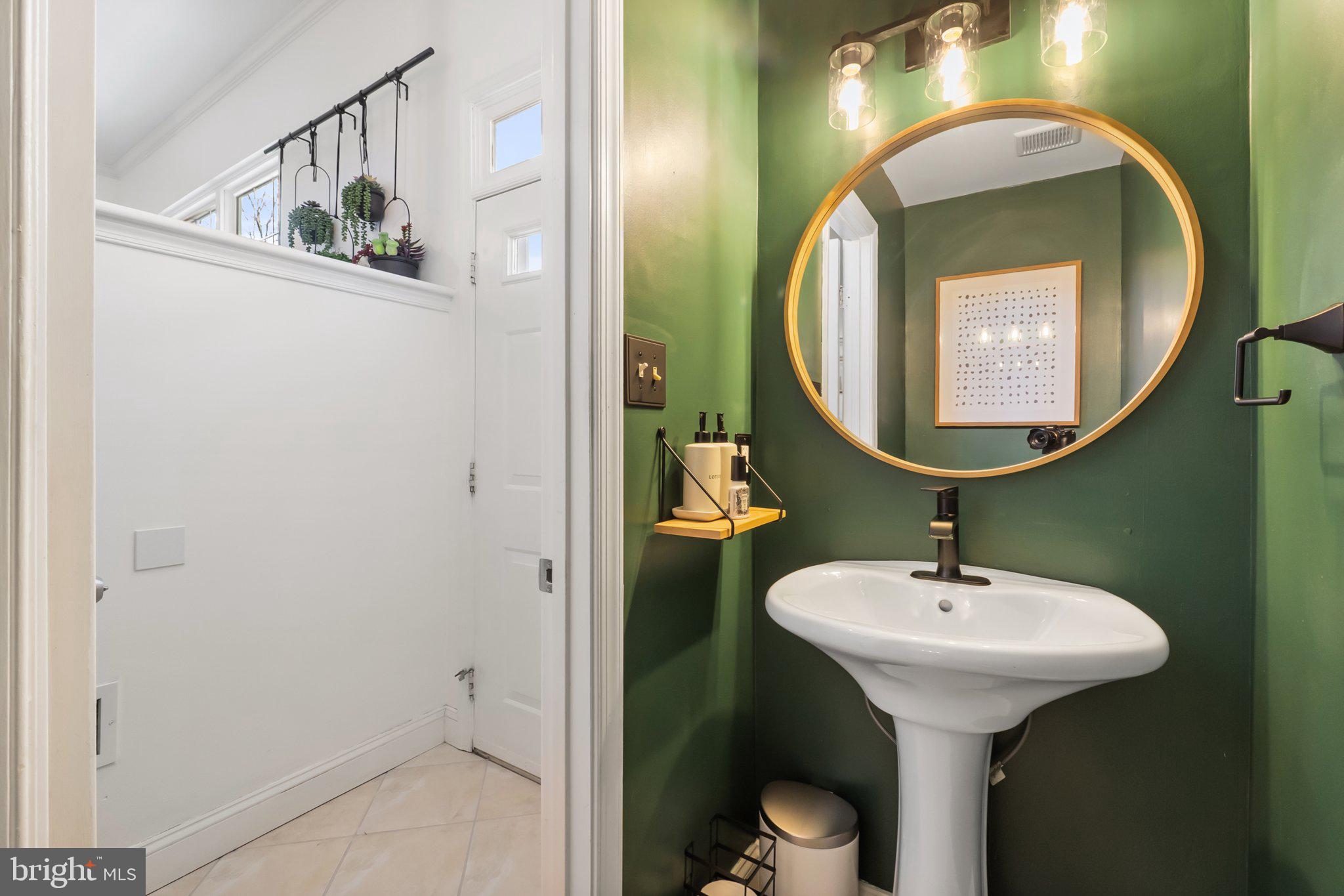 MIRROR RIDGE - Residential