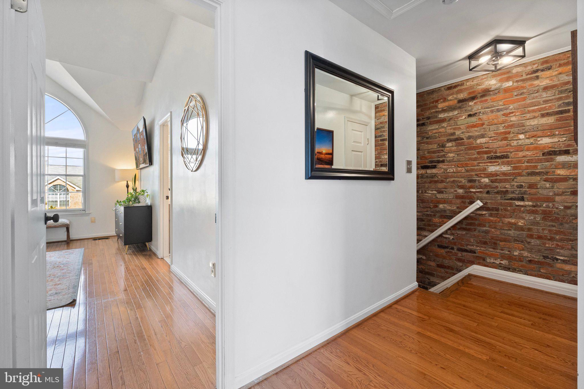 MIRROR RIDGE - Residential