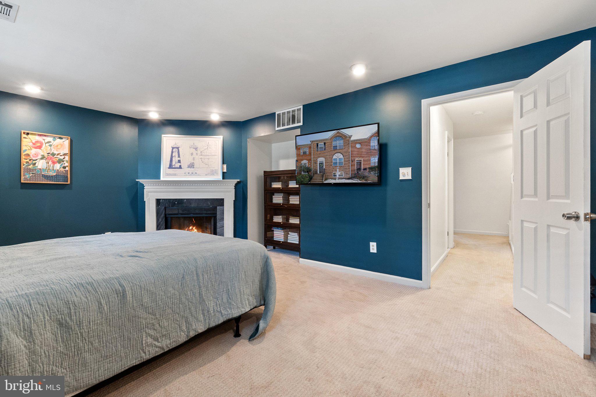 MIRROR RIDGE - Residential