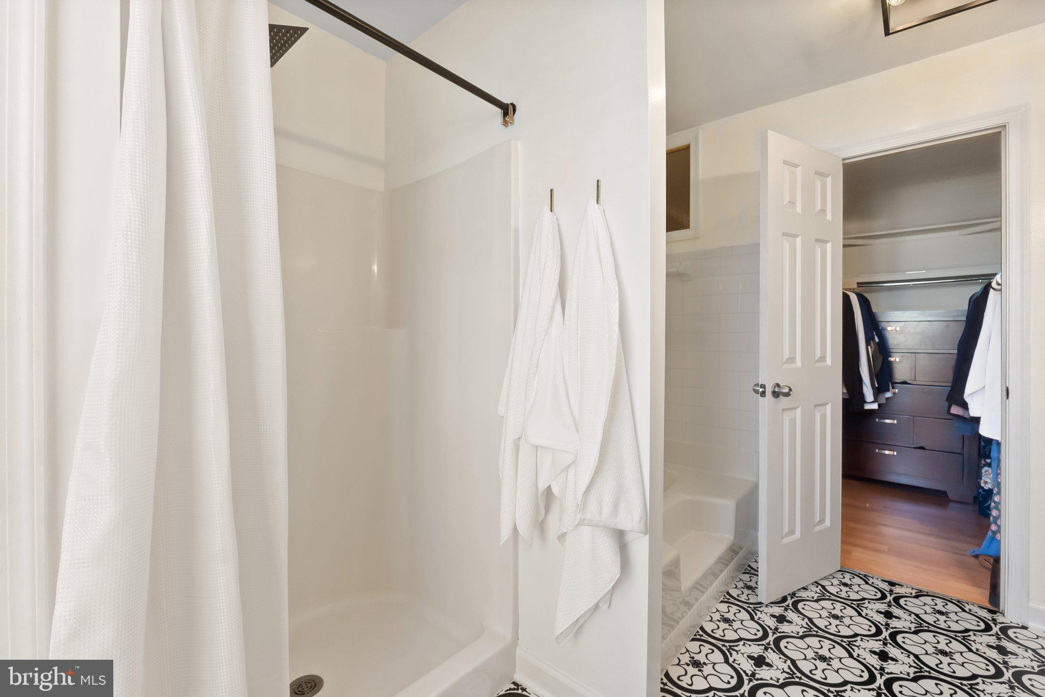 MIRROR RIDGE - Residential