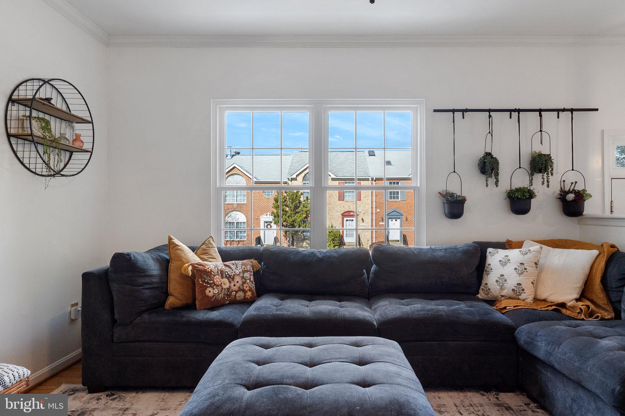 MIRROR RIDGE - Residential