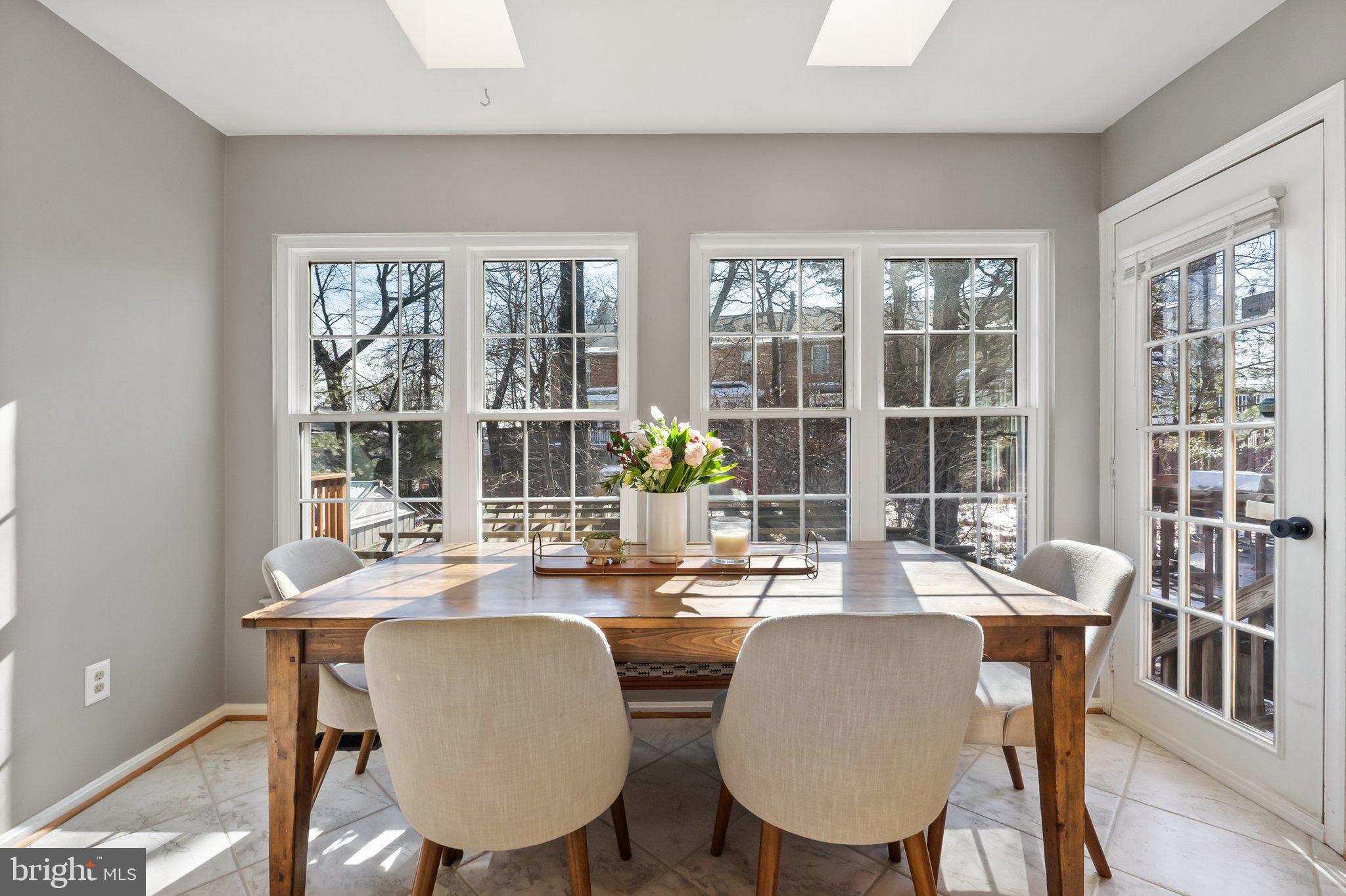 MIRROR RIDGE - Residential