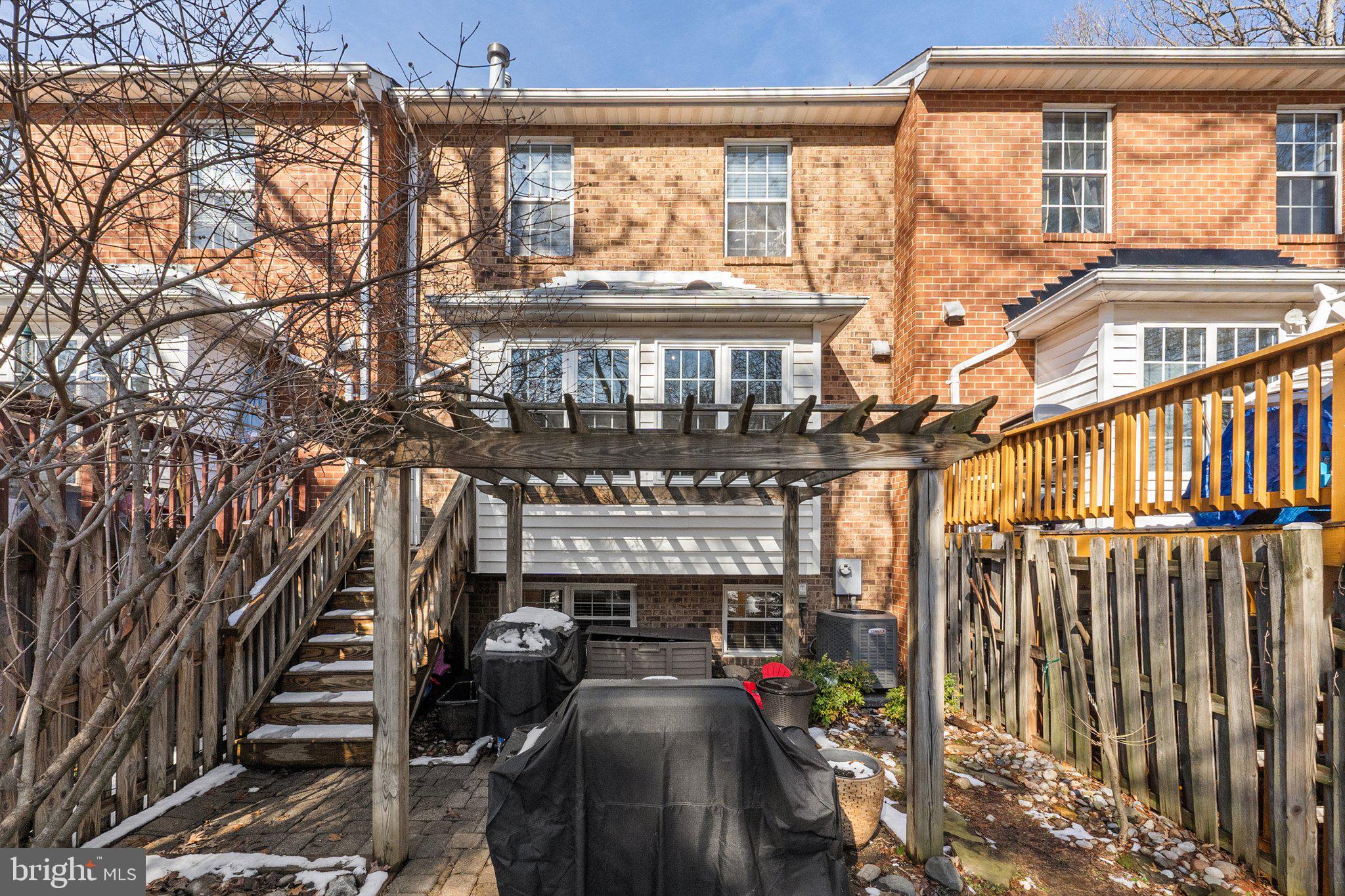 MIRROR RIDGE - Residential