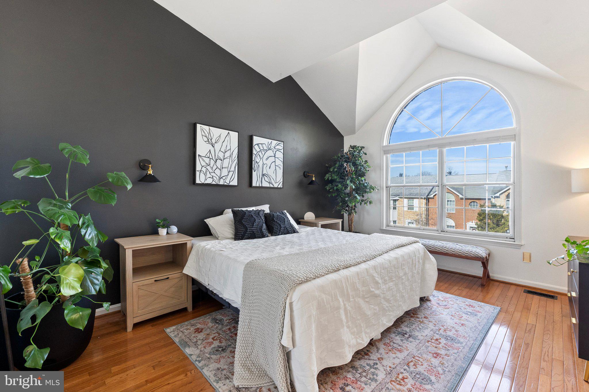 MIRROR RIDGE - Residential