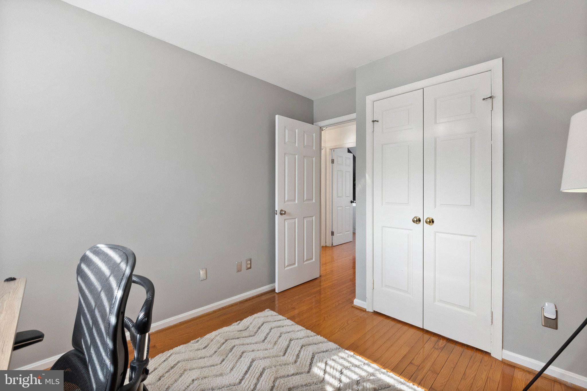 MIRROR RIDGE - Residential