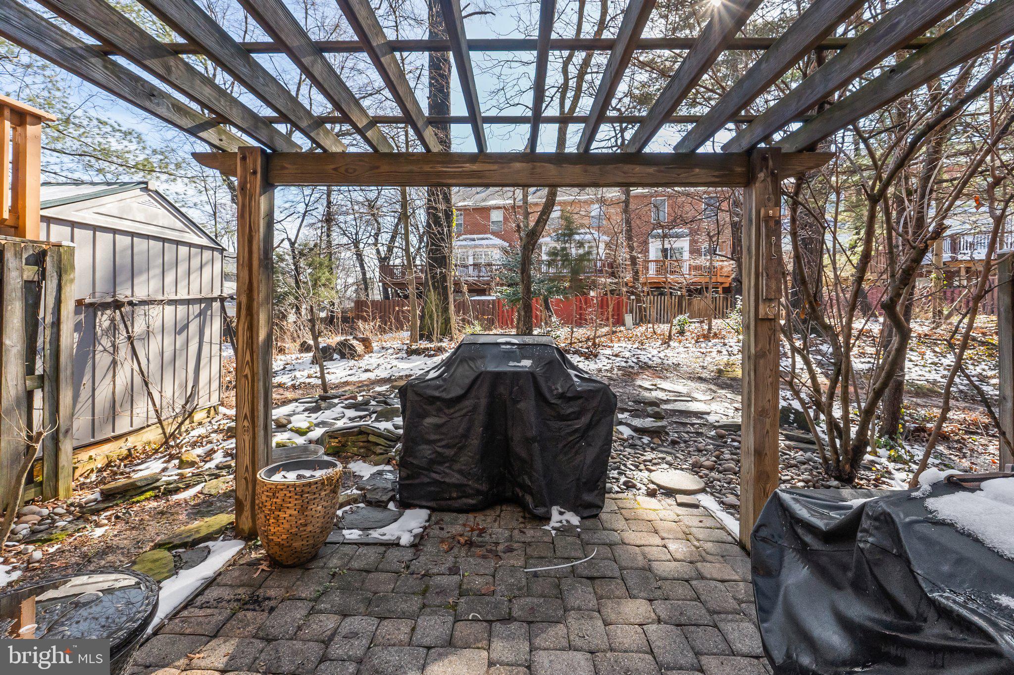 MIRROR RIDGE - Residential