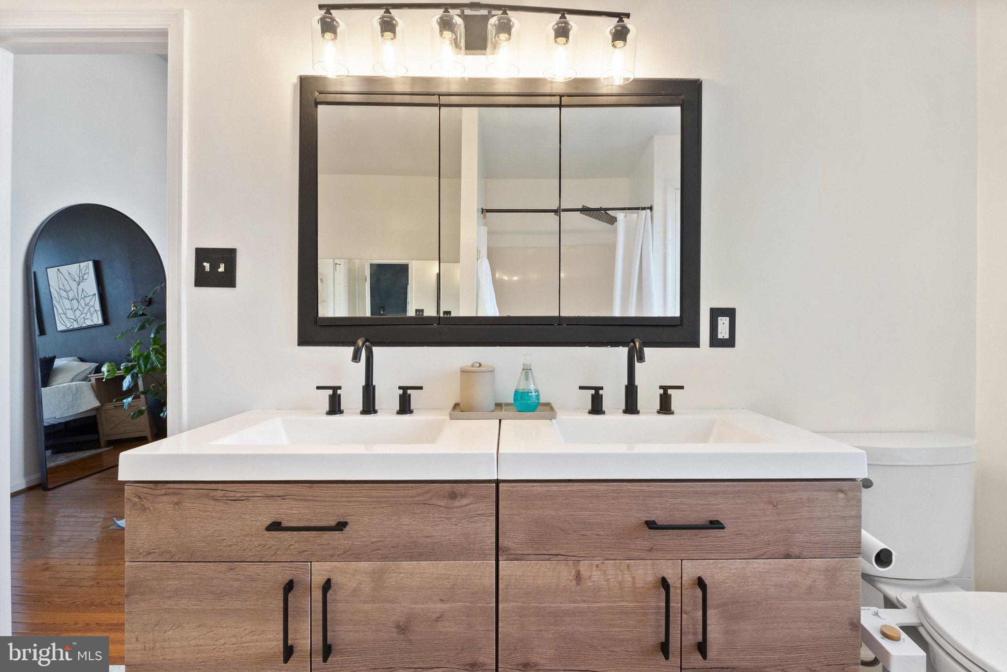 MIRROR RIDGE - Residential