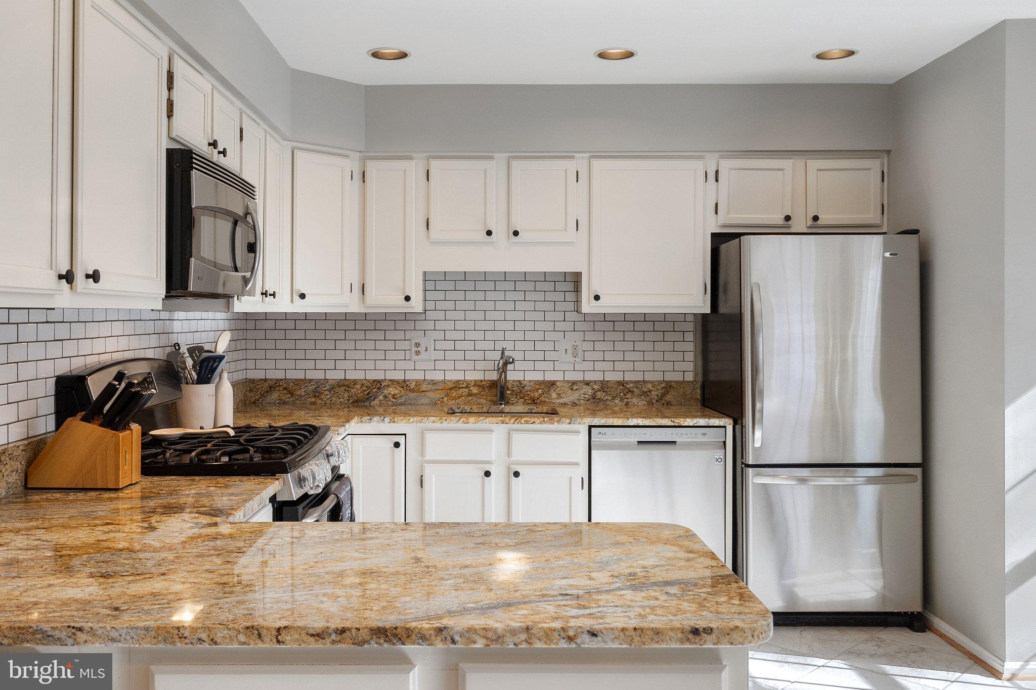 MIRROR RIDGE - Residential