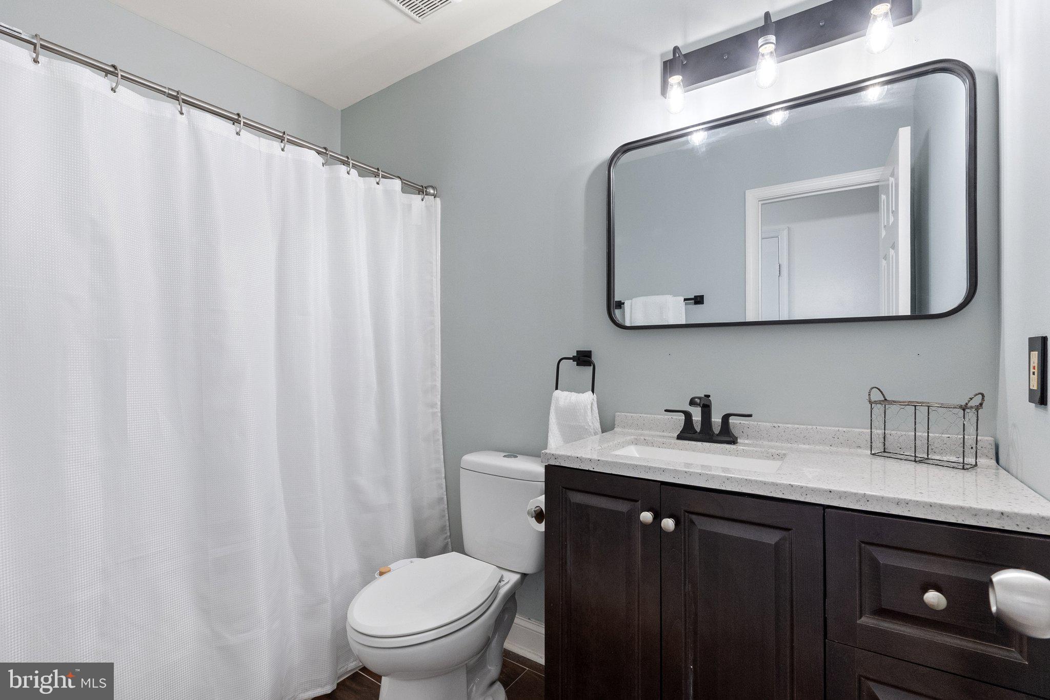 MIRROR RIDGE - Residential