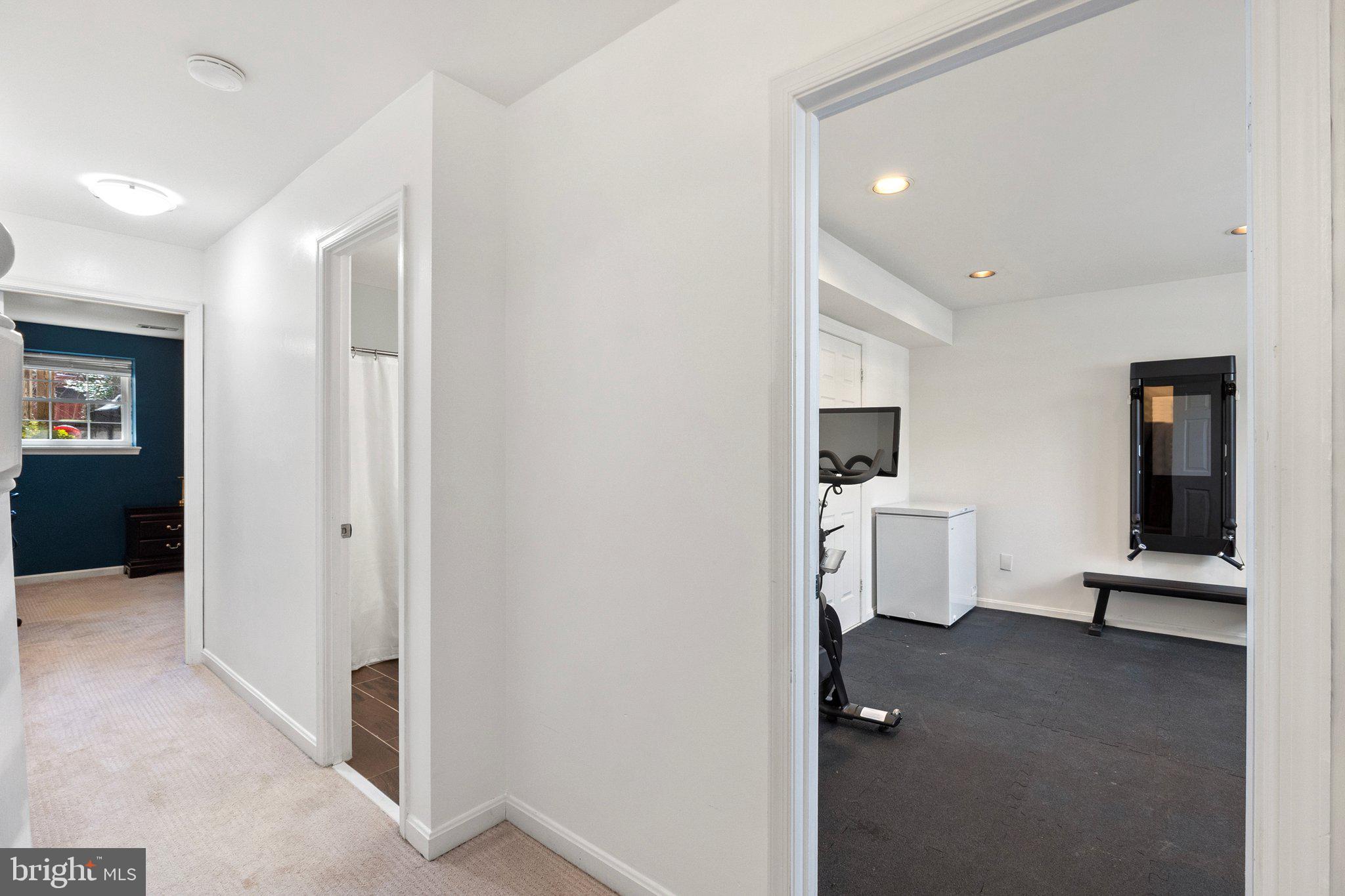 MIRROR RIDGE - Residential