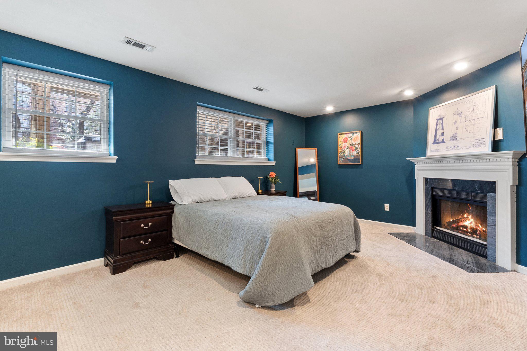 MIRROR RIDGE - Residential