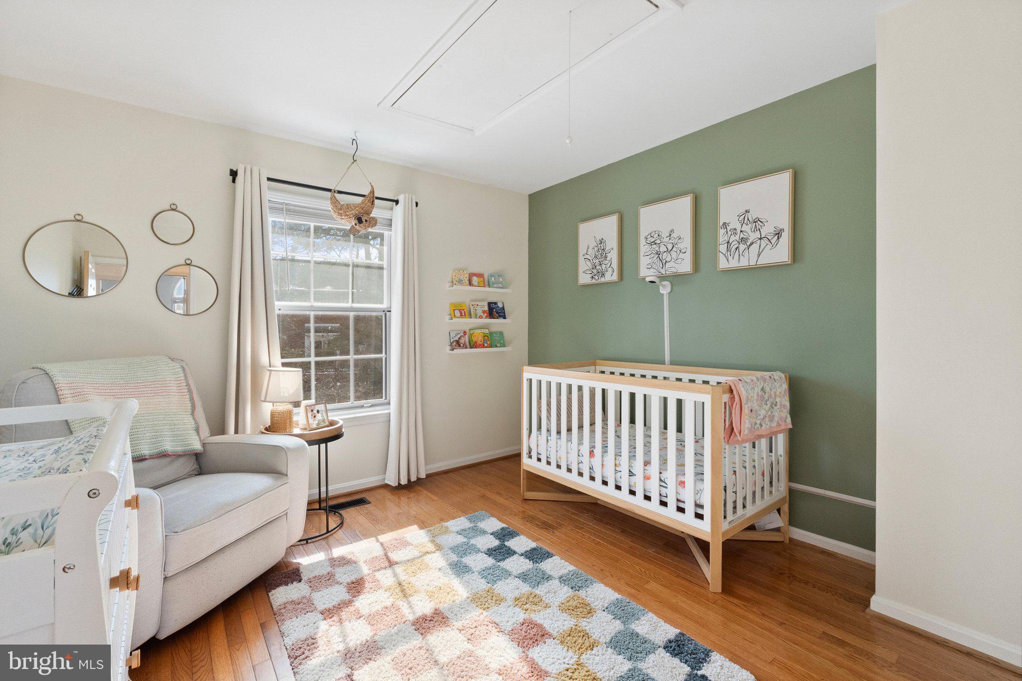 MIRROR RIDGE - Residential