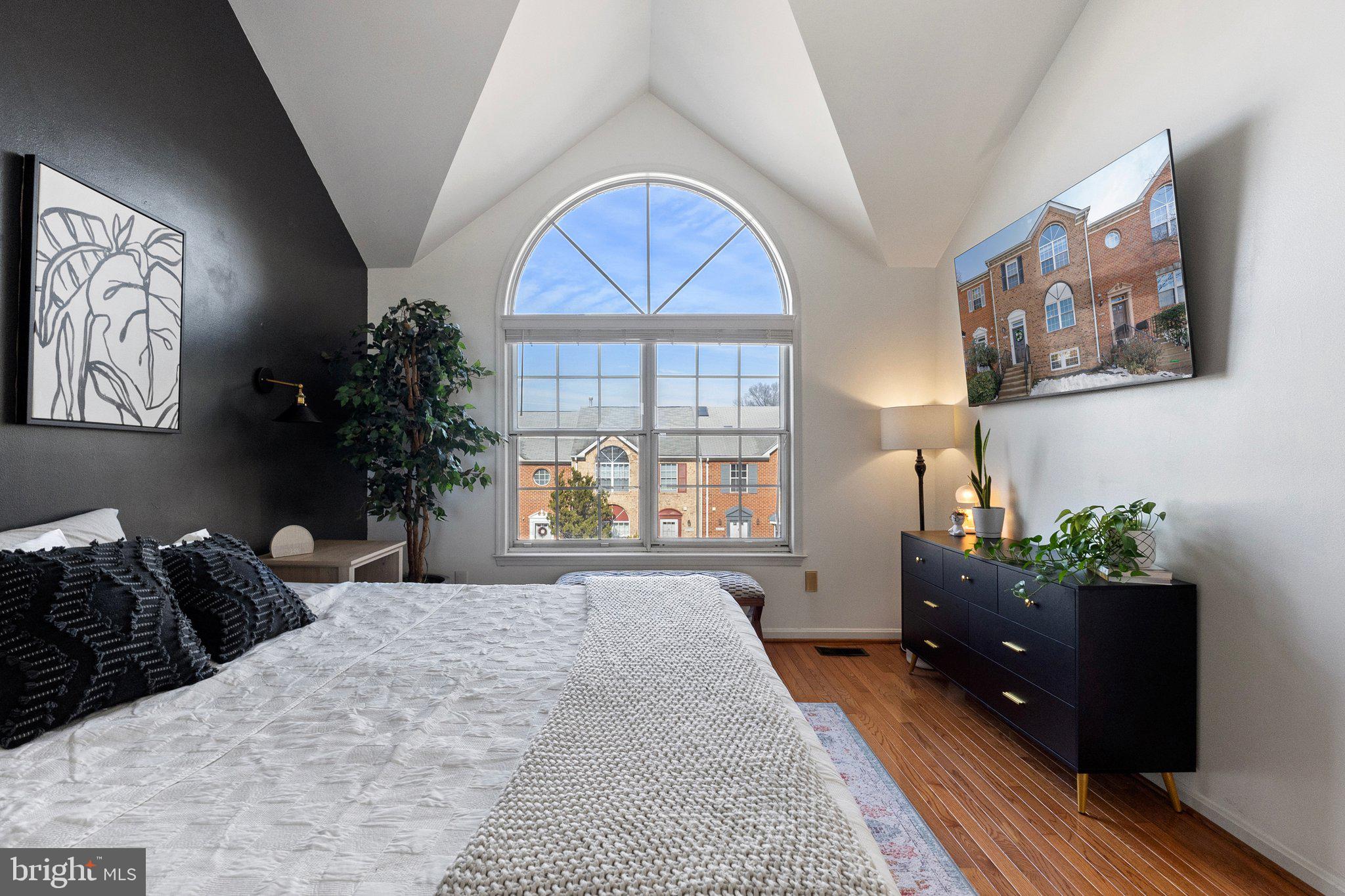 MIRROR RIDGE - Residential