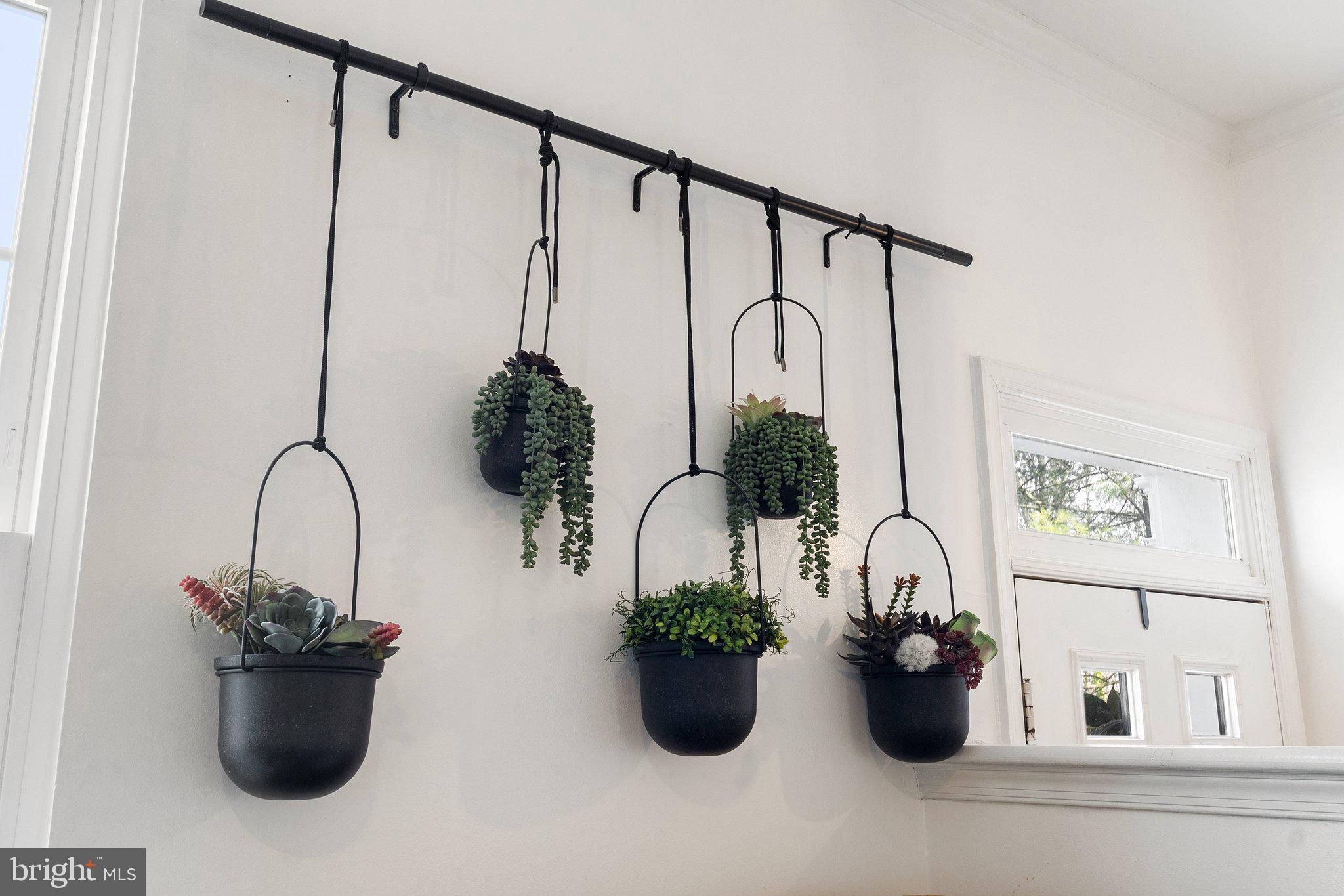 MIRROR RIDGE - Residential