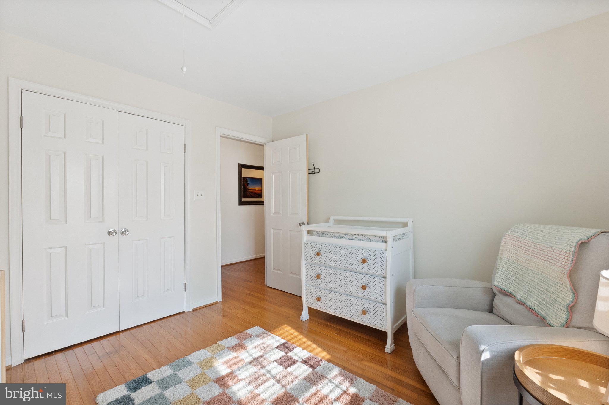 MIRROR RIDGE - Residential