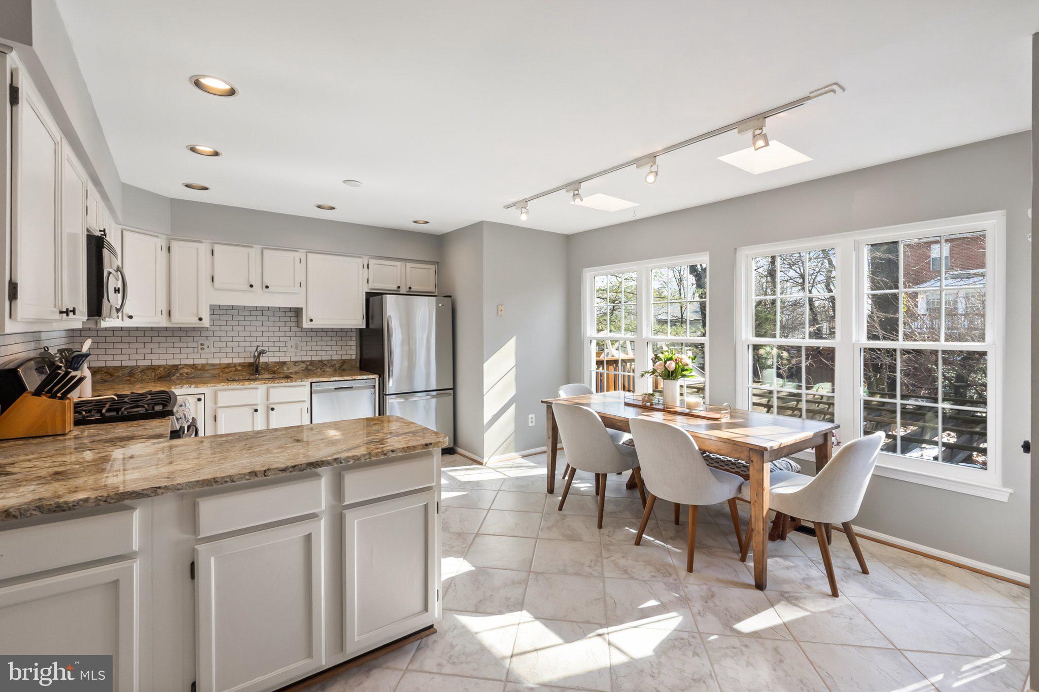 MIRROR RIDGE - Residential