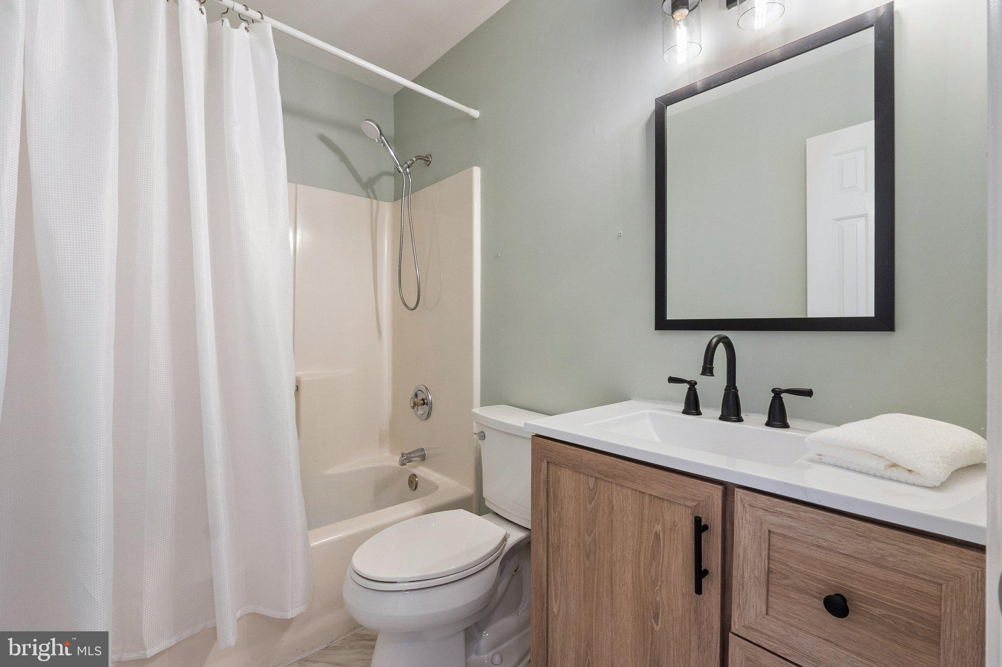 MIRROR RIDGE - Residential