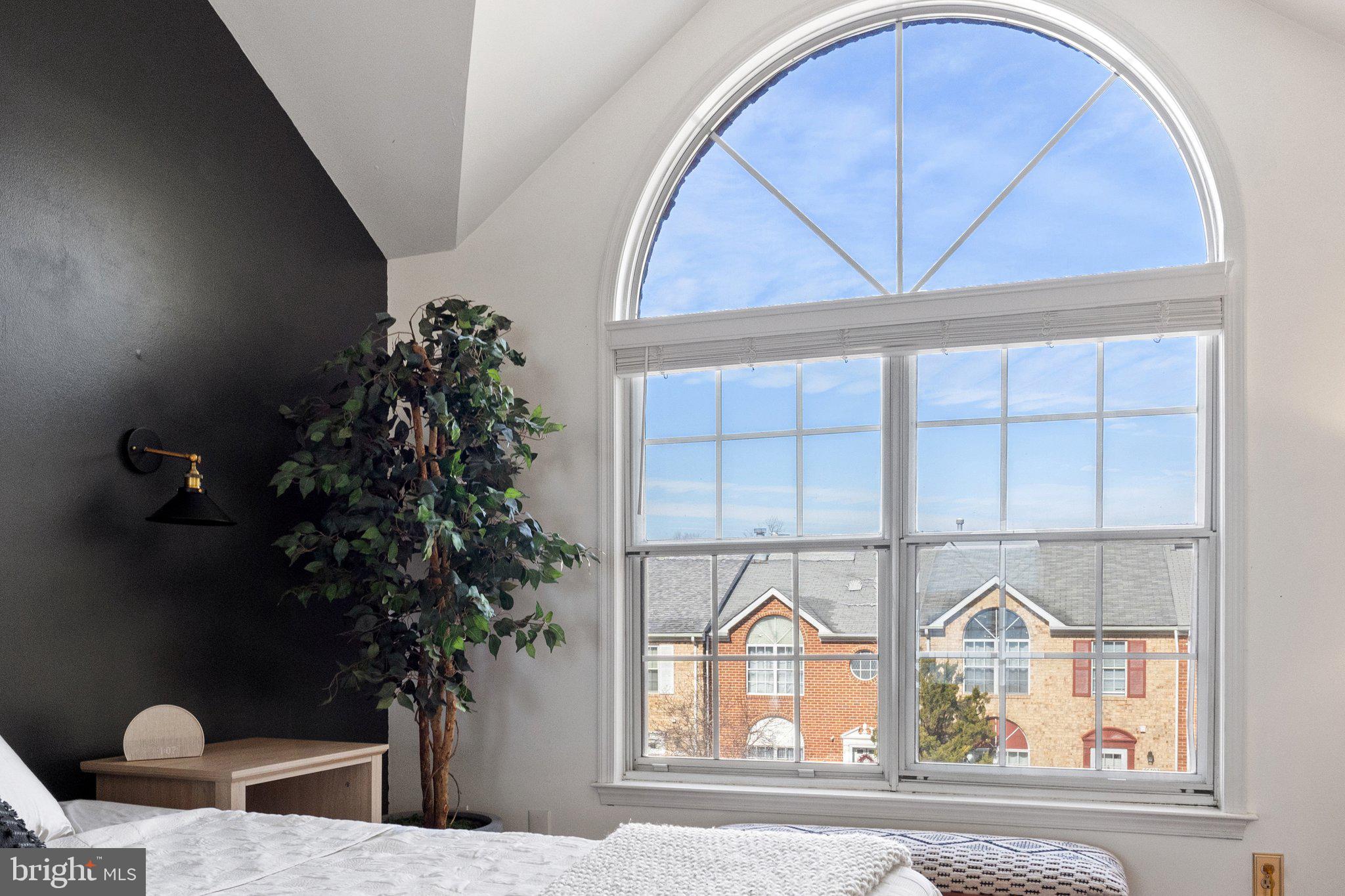 MIRROR RIDGE - Residential