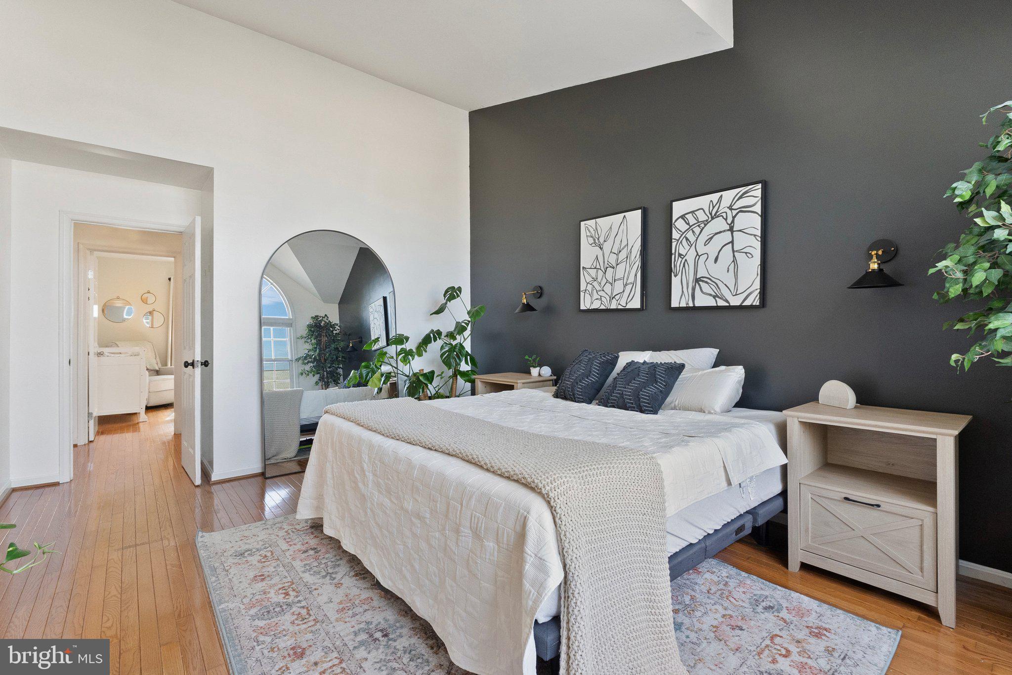 MIRROR RIDGE - Residential