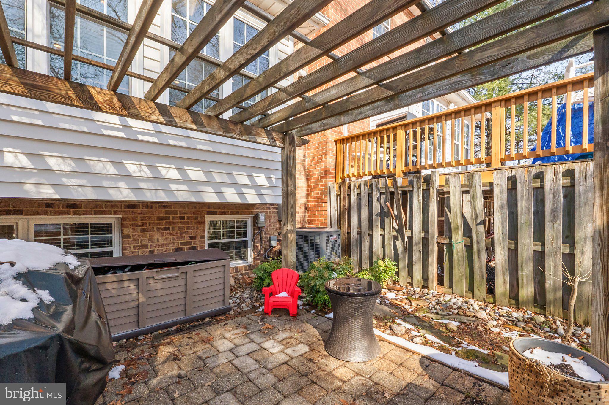 MIRROR RIDGE - Residential