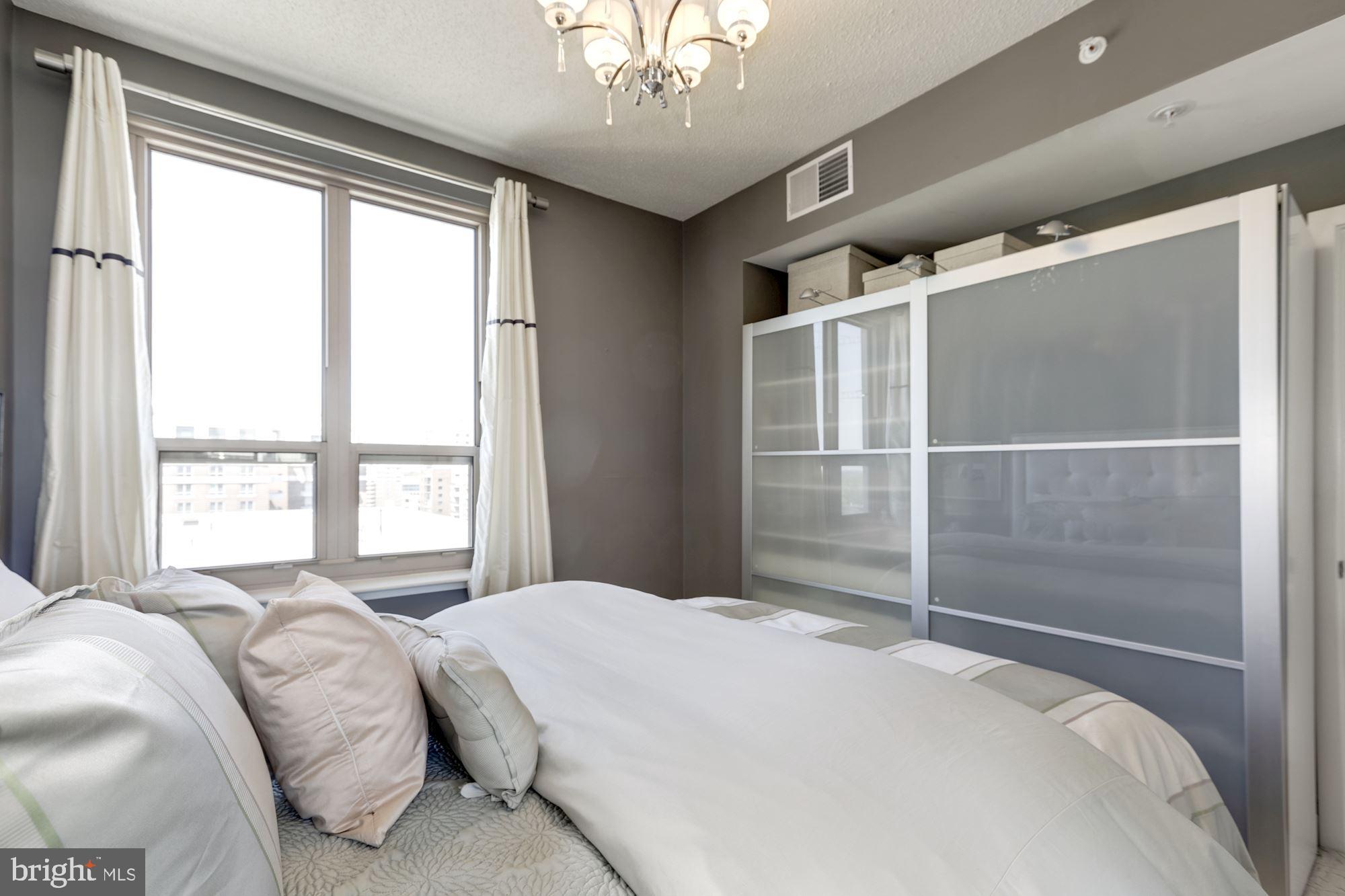 RESIDENCES AT LIBERTY CENTER - Residential Lease