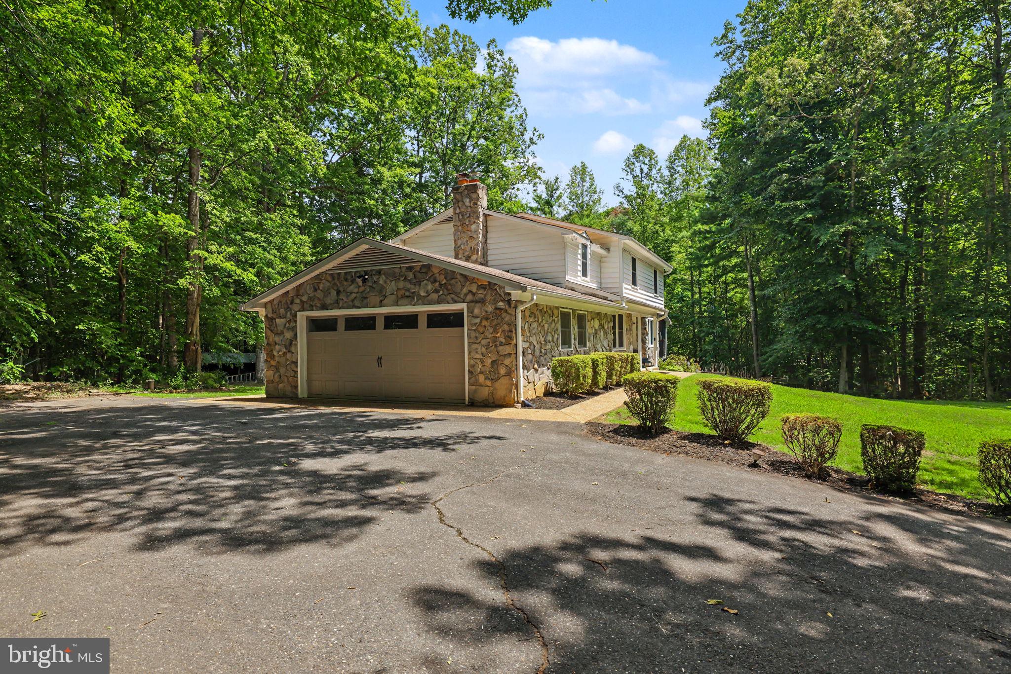 13437 CARRIAGE HILL DRIVE