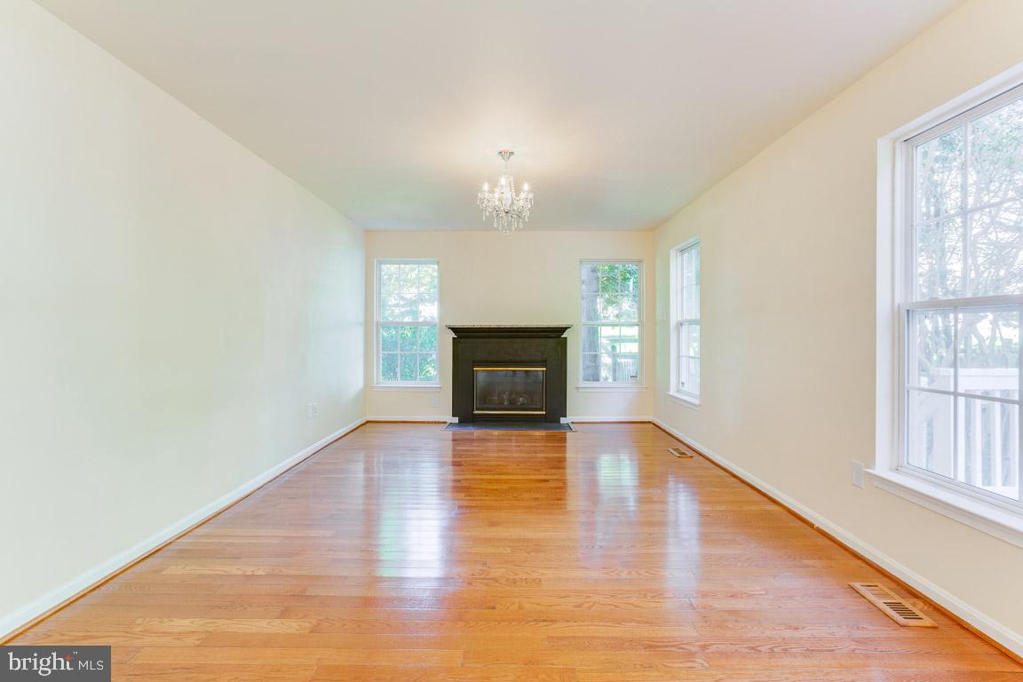 OAKLAND MILLS - Residential